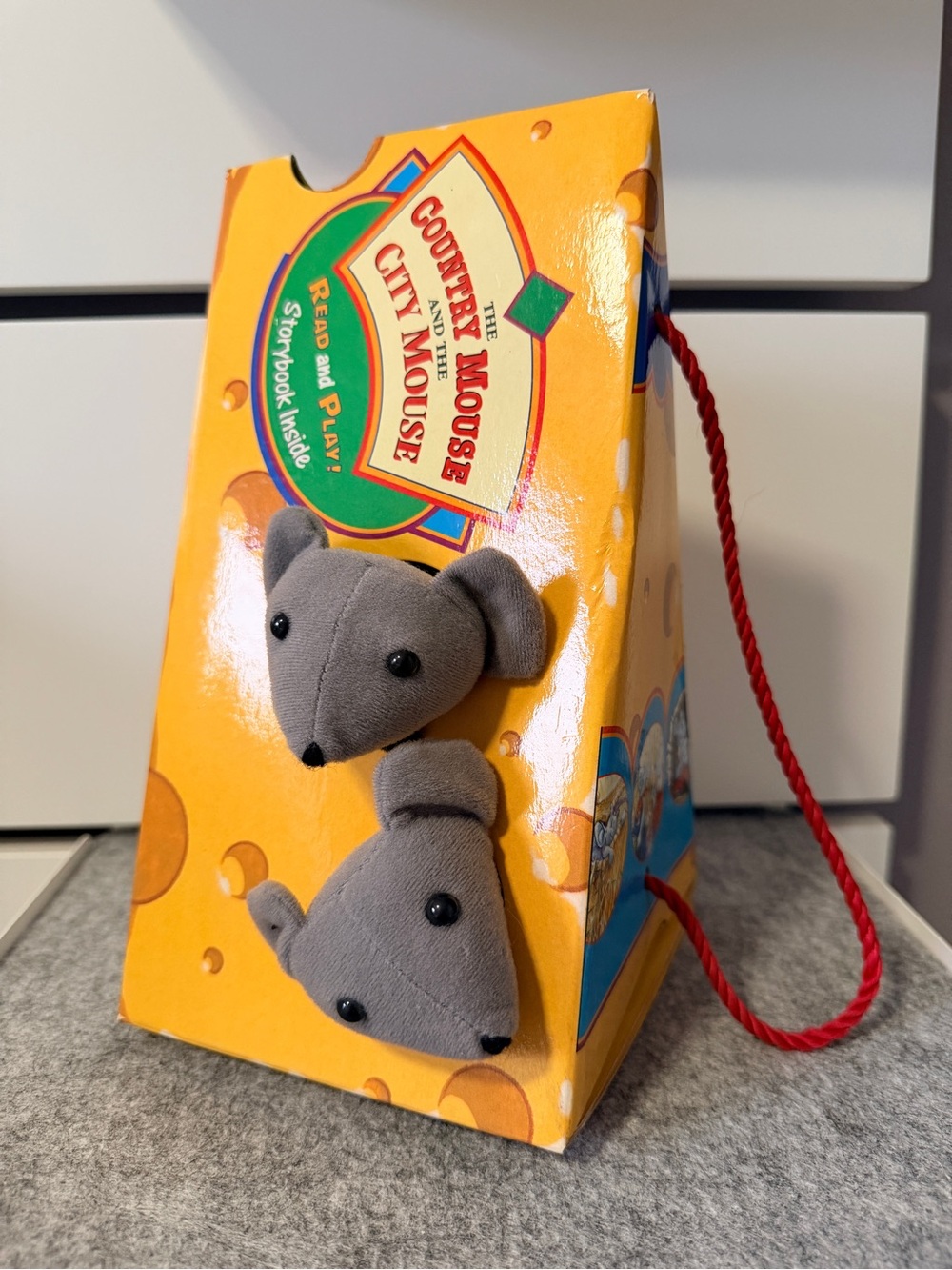 Vintage 1997 “The Country Mouse and the City Mouse” Storybook Gift Set
